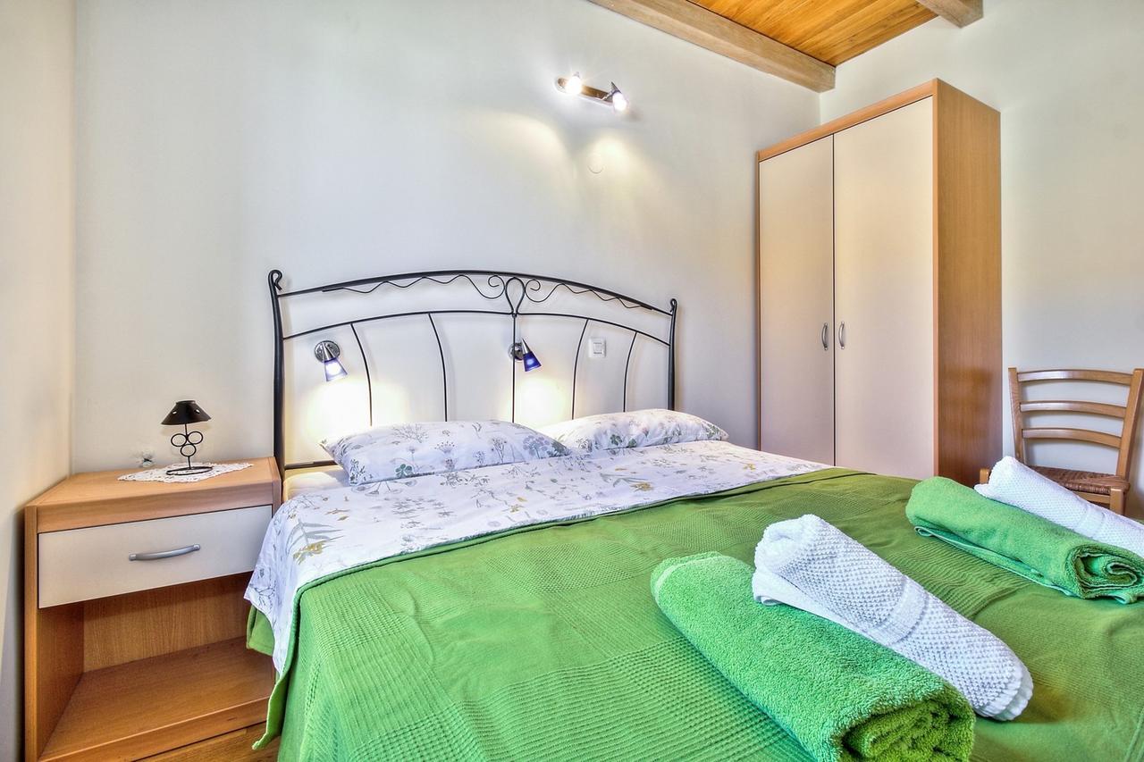 Lana House With Apartment Petrovija Экстерьер фото