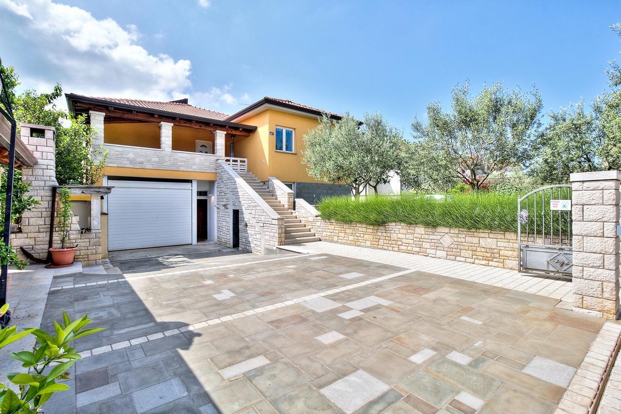 Lana House With Apartment Petrovija Экстерьер фото