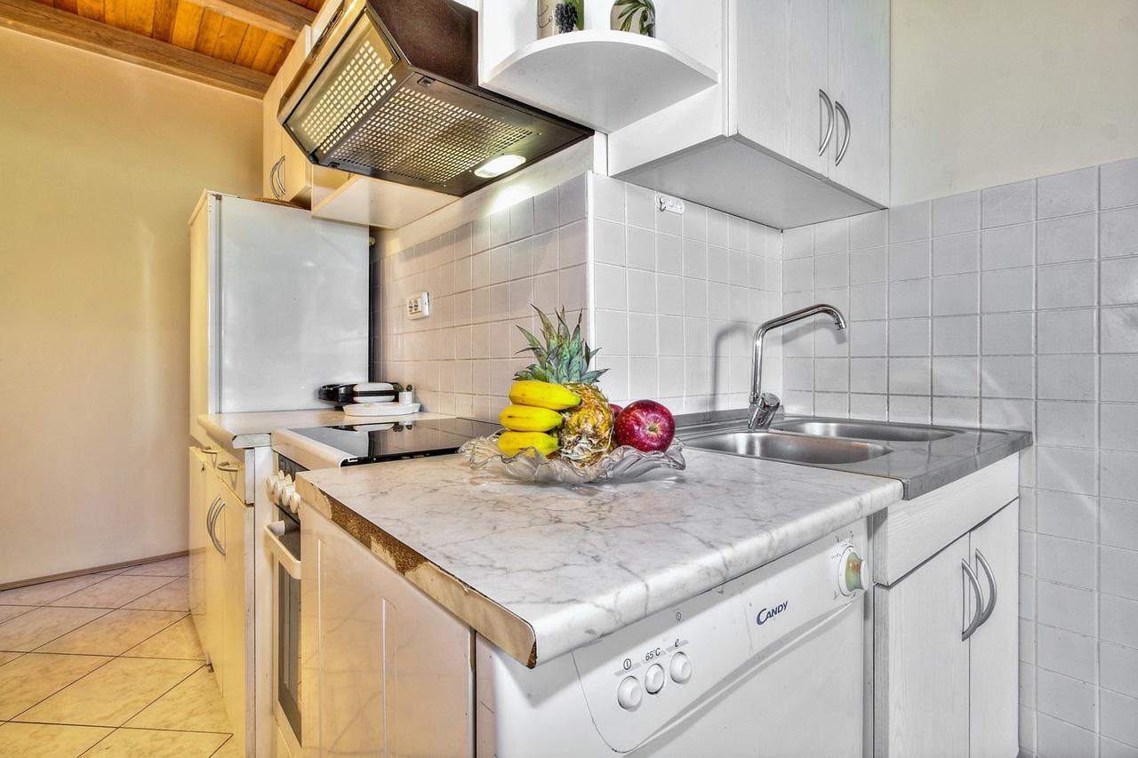 Lana House With Apartment Petrovija Экстерьер фото